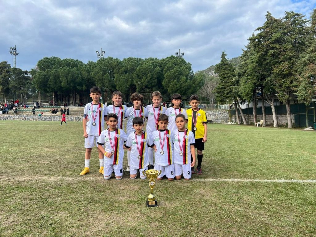 Marmaris 1881 Spor Kulübü Sömestr Cup’ta kupayı kaptı